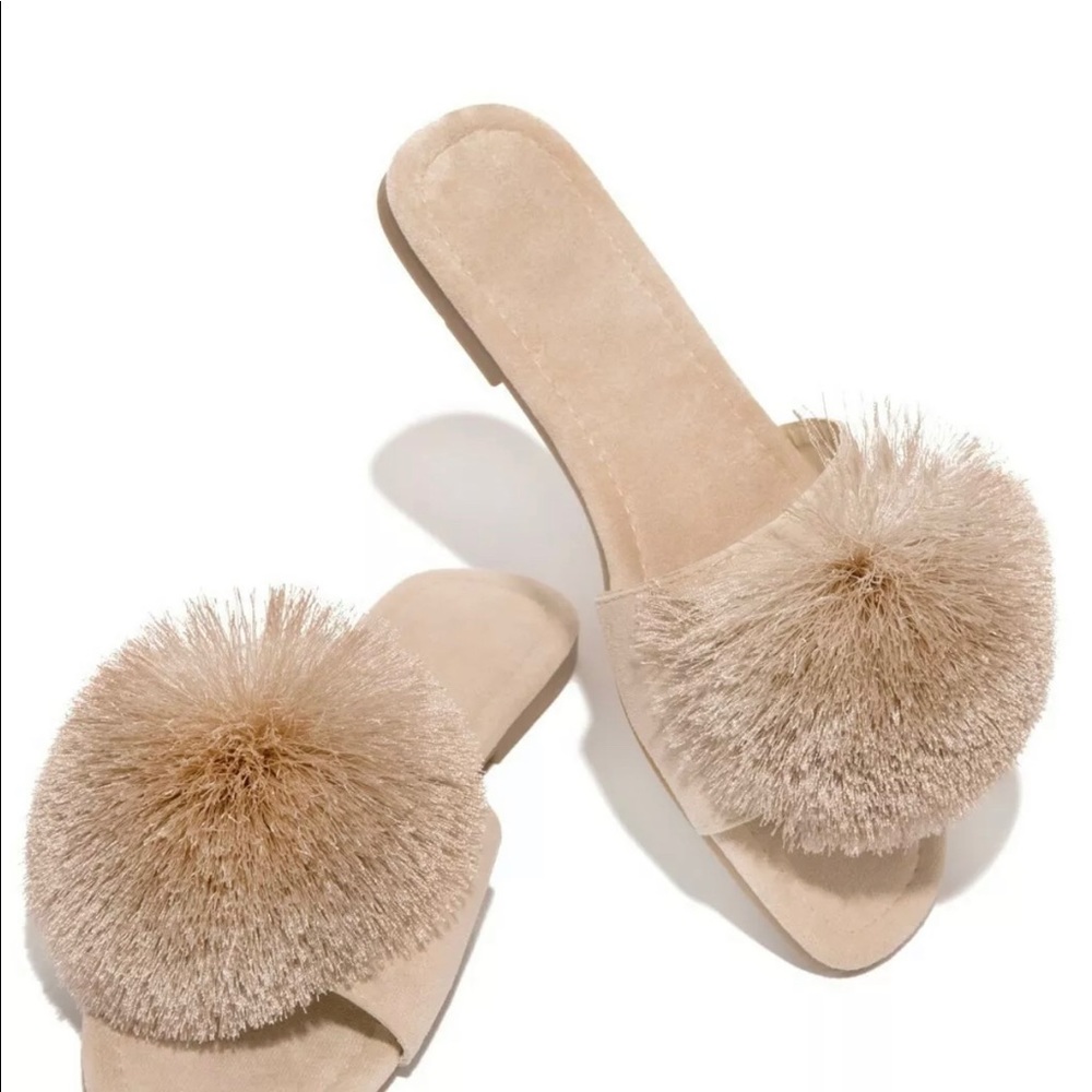 Pom Pom sandals